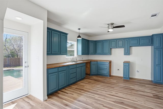 410 S Spears Street, Alvarado, TX 76009