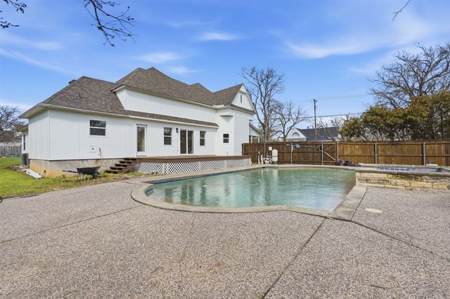 410 S Spears Street, Alvarado, TX 76009