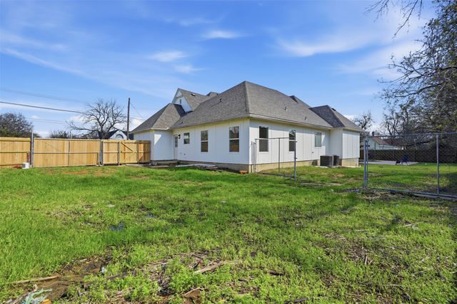 410 S Spears Street, Alvarado, TX 76009