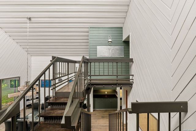 102 Lenz Dr, Seguin, TX 78155