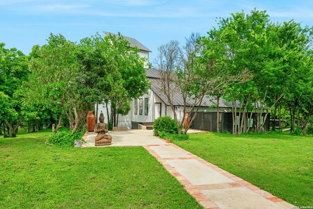 102 Lenz Dr, Seguin, TX 78155