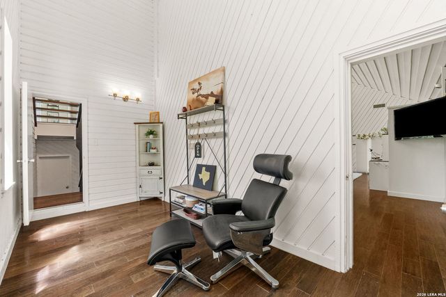 102 Lenz Dr, Seguin, TX 78155