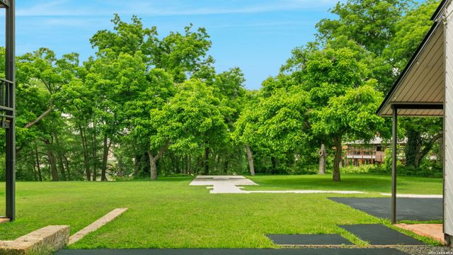 102 Lenz Dr, Seguin, TX 78155