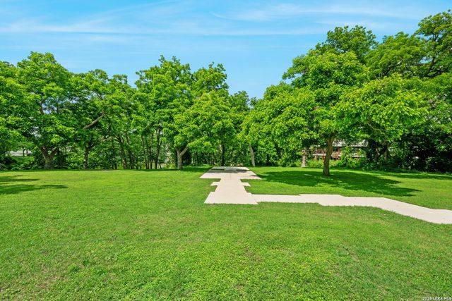 102 Lenz Dr, Seguin, TX 78155