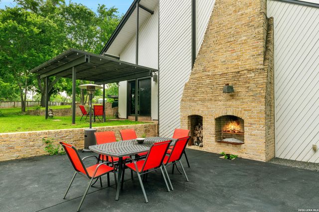 102 Lenz Dr, Seguin, TX 78155
