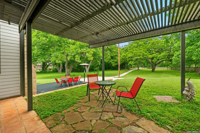 102 Lenz Dr, Seguin, TX 78155