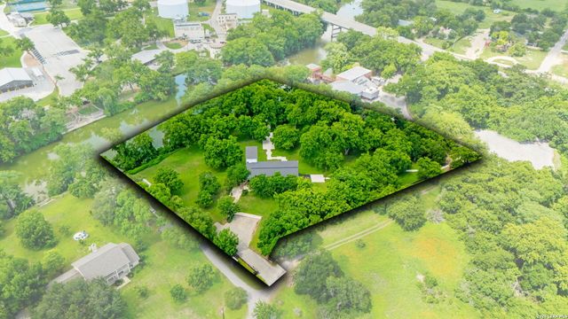 102 Lenz Dr, Seguin, TX 78155