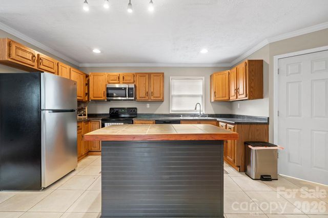 540 Duncan Creek Road, Fletcher, NC 28732