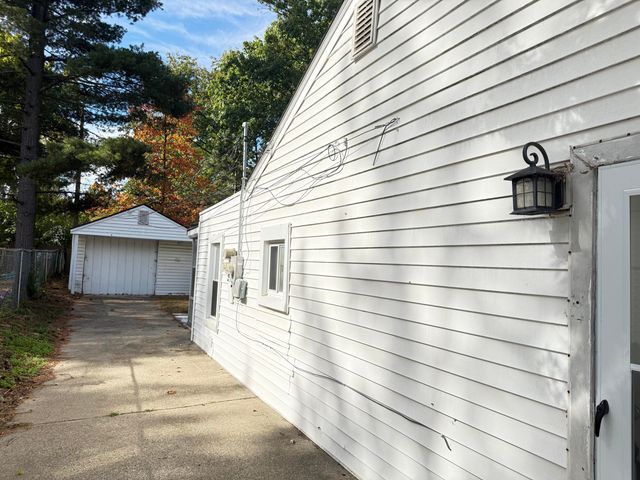 21345 Inkster Road, Farmington, MI 48336