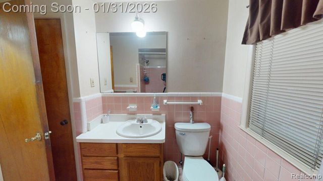 20201 Lochmoor Street, Harper Woods, MI 48225