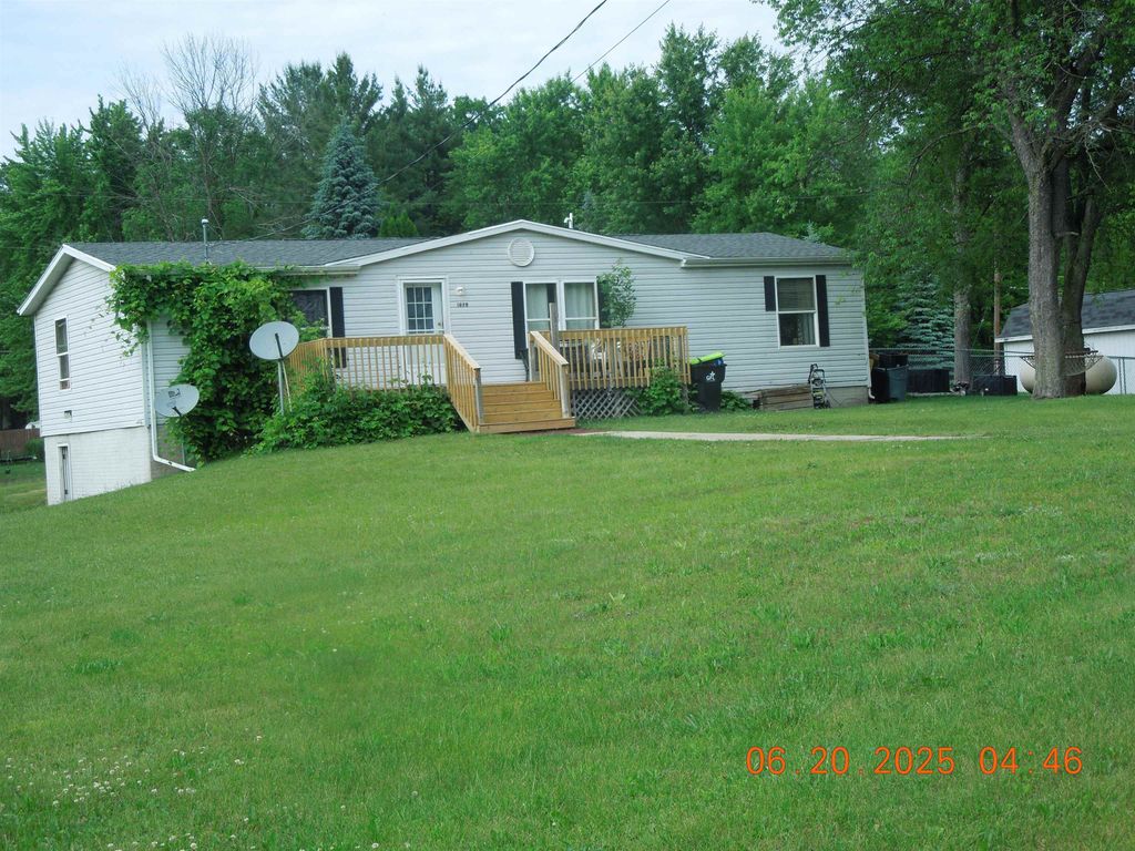 1079 Hemlock Street, Beaverton, MI 48612