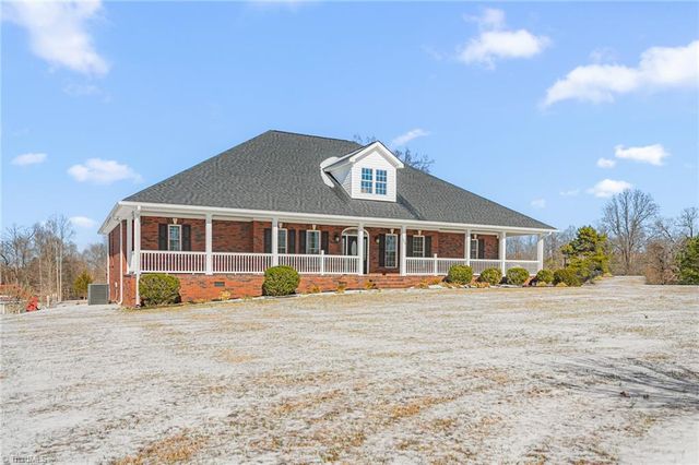 259 Lynne Terry Drive, Thomasville, NC 27360