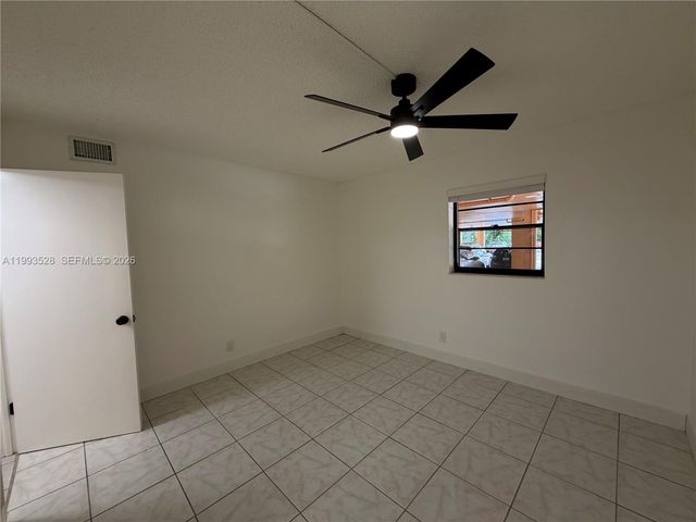 400 Commodore Dr 101, Plantation, FL 33325