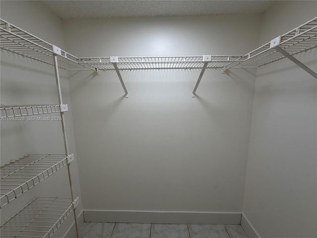 400 Commodore Dr 101, Plantation, FL 33325