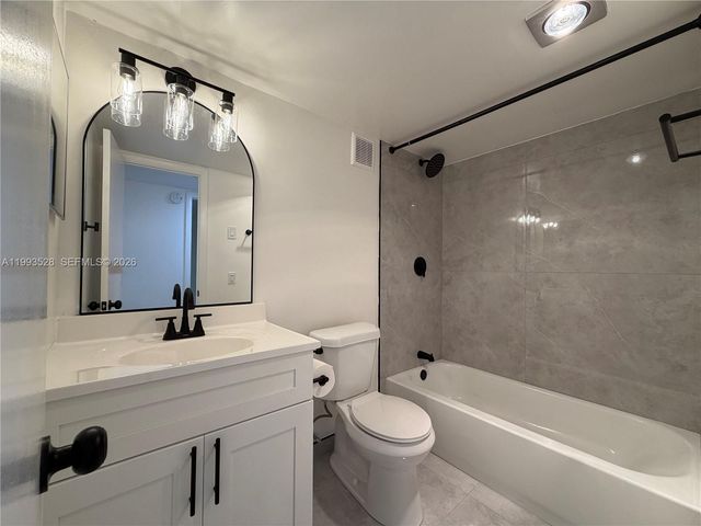 400 Commodore Dr 101, Plantation, FL 33325