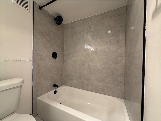 400 Commodore Dr 101, Plantation, FL 33325