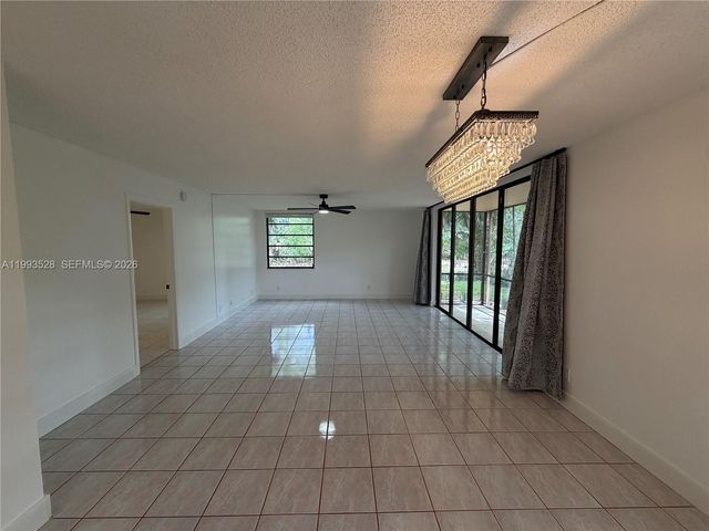 400 Commodore Dr 101, Plantation, FL 33325