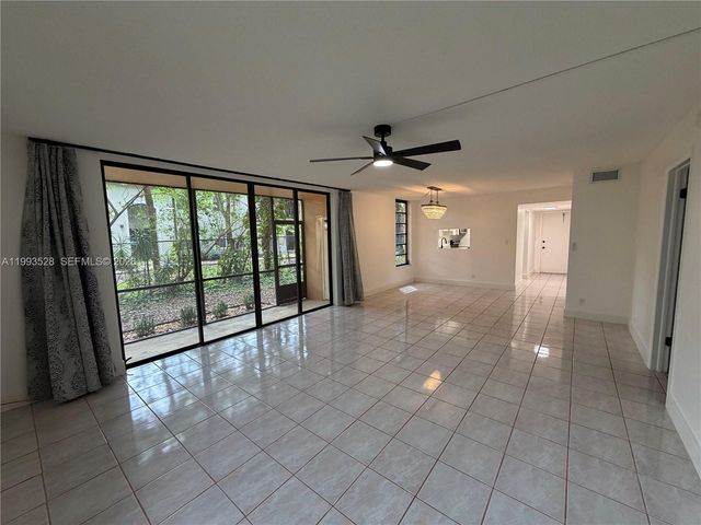 400 Commodore Dr 101, Plantation, FL 33325