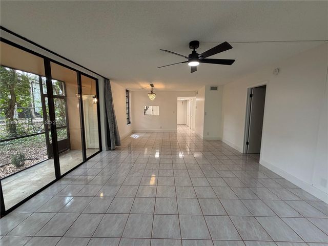 400 Commodore Dr 101, Plantation, FL 33325