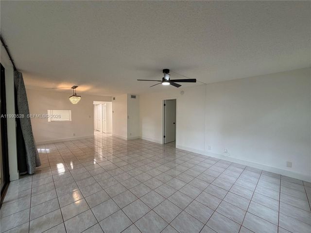 400 Commodore Dr 101, Plantation, FL 33325