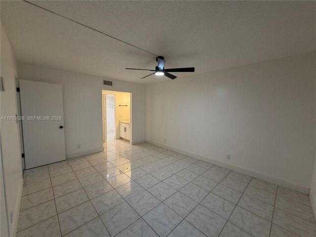 400 Commodore Dr 101, Plantation, FL 33325