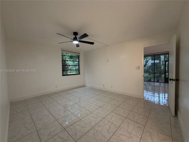 400 Commodore Dr 101, Plantation, FL 33325