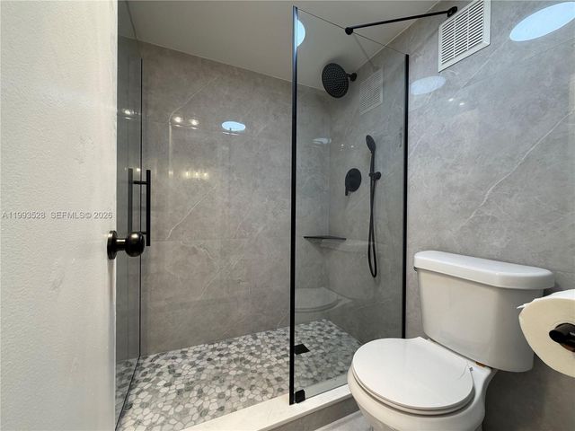 400 Commodore Dr 101, Plantation, FL 33325