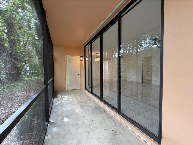 400 Commodore Dr 101, Plantation, FL 33325