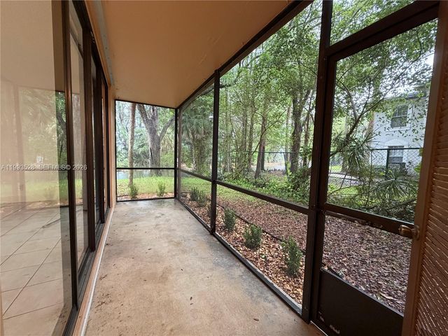 400 Commodore Dr 101, Plantation, FL 33325