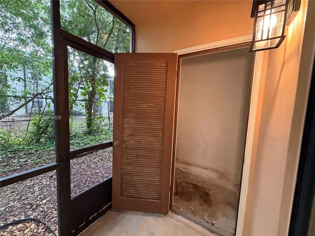 400 Commodore Dr 101, Plantation, FL 33325