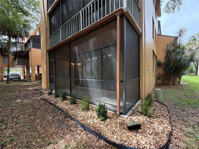 400 Commodore Dr 101, Plantation, FL 33325