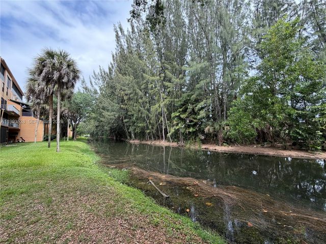 400 Commodore Dr 101, Plantation, FL 33325
