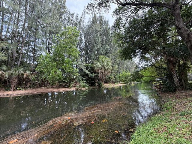 400 Commodore Dr 101, Plantation, FL 33325