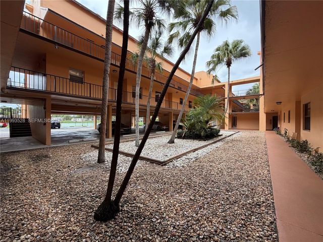 400 Commodore Dr 101, Plantation, FL 33325