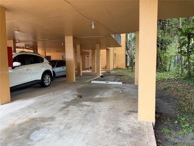 400 Commodore Dr 101, Plantation, FL 33325