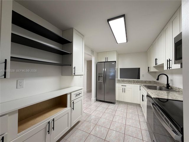 400 Commodore Dr 101, Plantation, FL 33325