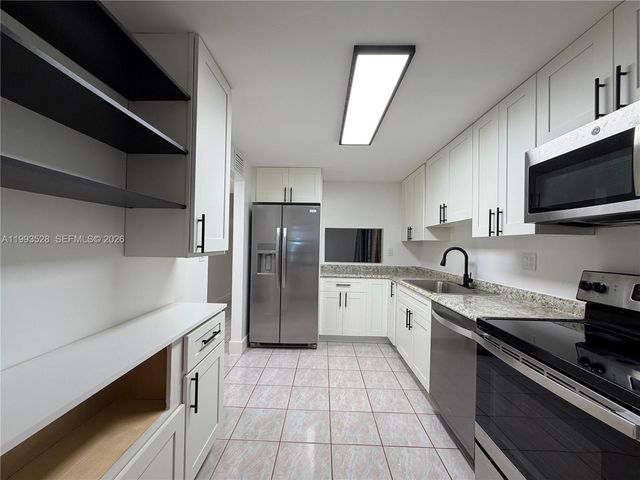 400 Commodore Dr 101, Plantation, FL 33325