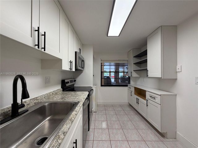 400 Commodore Dr 101, Plantation, FL 33325