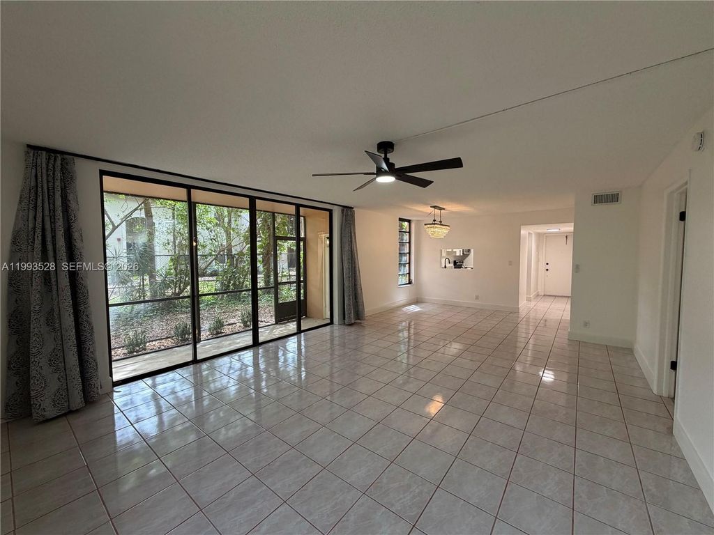 400 Commodore Dr 101, Plantation, FL 33325