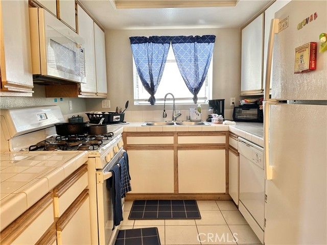 44514 15th Street 2, Lancaster, CA 93535