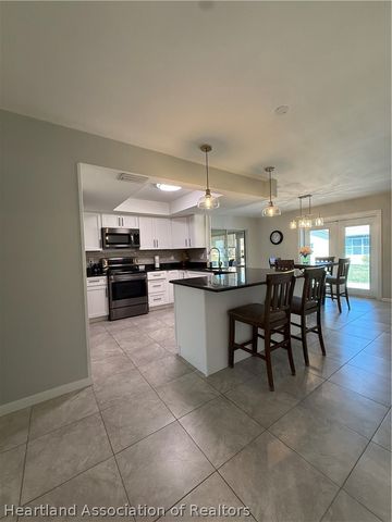 13 Hillcrest Street, Lake Placid, FL 33852