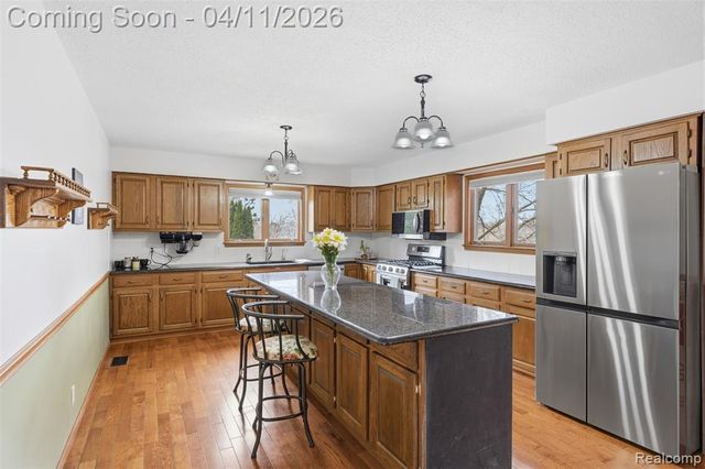 11509 Nora Drive, Fenton, MI 48430
