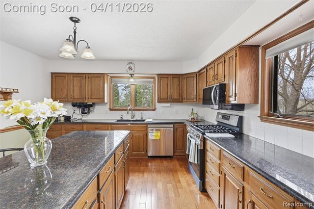 11509 Nora Drive, Fenton, MI 48430