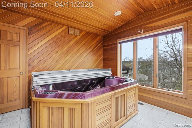 11509 Nora Drive, Fenton, MI 48430