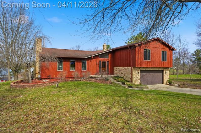 11509 Nora Drive, Fenton, MI 48430