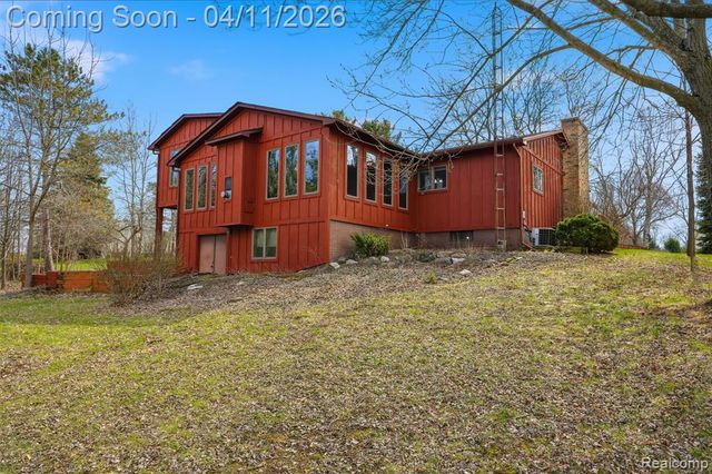 11509 Nora Drive, Fenton, MI 48430