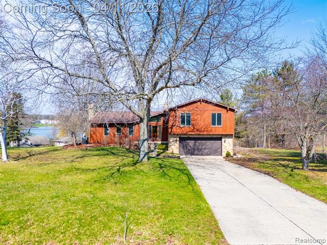 11509 Nora Drive, Fenton, MI 48430