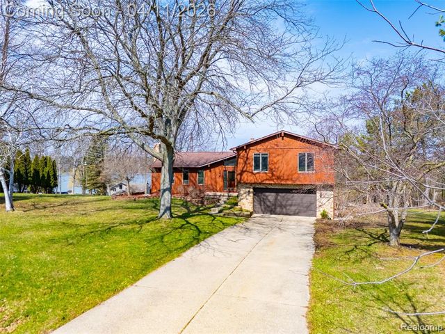 11509 Nora Drive, Fenton, MI 48430
