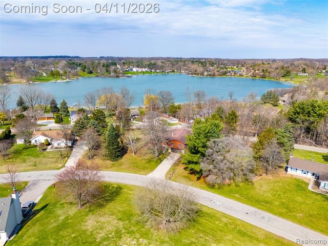 11509 Nora Drive, Fenton, MI 48430