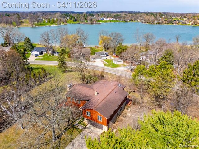11509 Nora Drive, Fenton, MI 48430